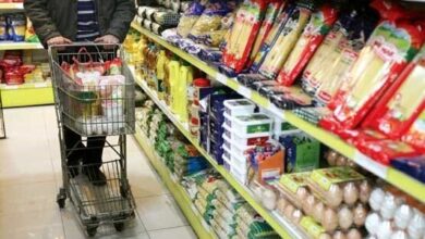 با آغاز اجرای سیاست جدید کالابرگ الکترونیک در راستای «حفظ قدرت خرید مردم»، دولت اعتبار ماهانه یک میلیون تومان به همه مردم فارغ از دهک‌بندی آنها اختصاص داده و براین اساس،‌ مجموعاً چهار میلیون تومان برای چهارماه دی، بهمن، اسفند سال جاری و فروردین سال آینده به صورت یکجا و اعتباری برای هر نفر به حساب خانوار واریز می‌شود.