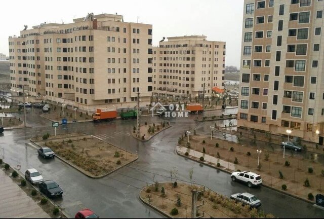 محمود حسینی‌آبادی معاون تأمین و توسعه مسکن سازمان بهزیستی کشور با تشریح وضعیت ساخت و تأمین مسکن در کشور گفت: ساخت مسکن به‌طور کلی به دو شکل قابل طبقه‌بندی است، واحدهایی که با حمایت و مداخله دولت ساخته می‌شوند و واحدهایی که توسط بخش خصوصی در داخل بافت‌های شهری توسعه می‌یابند اما هر دو مسیر با چالش‌هایی برای گروه‌های کم‌درآمد و تحت پوشش سازمان بهزیستی همراه است.